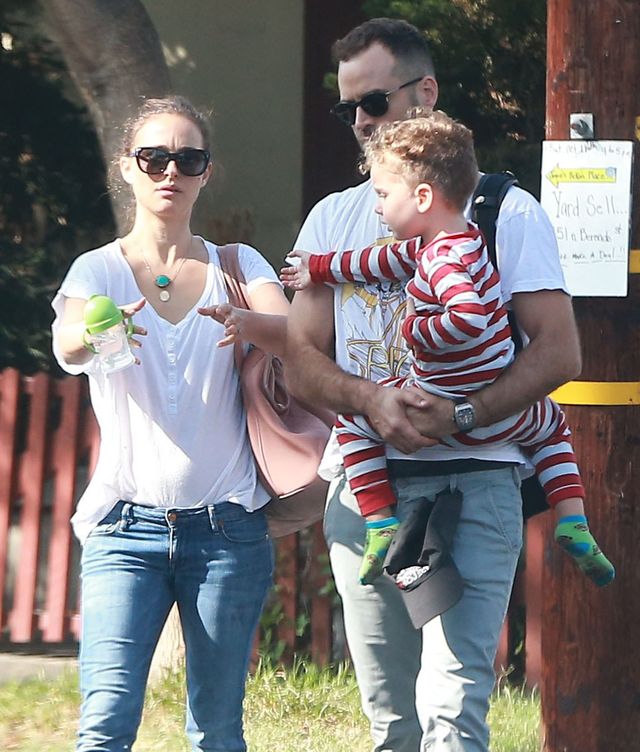 Natalie Portman w spodniach i w sukience (FOTO)