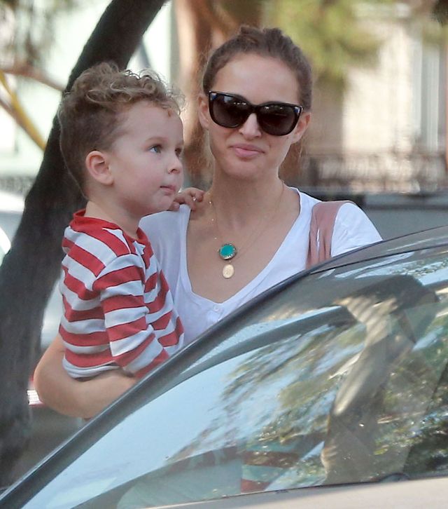Natalie Portman w spodniach i w sukience (FOTO)