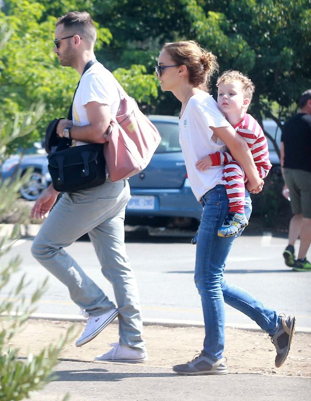 Natalie Portman w spodniach i w sukience (FOTO)