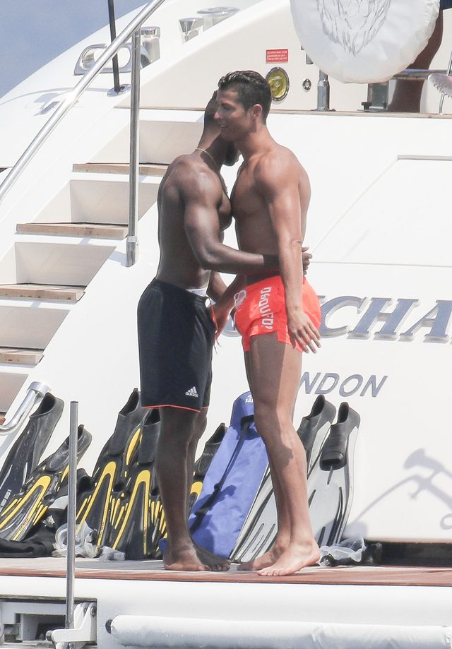 Cristiano Ronaldo wypoczywa na jachcie (FOTO) Cristiano Ronaldo wypoczywa na jachcie (FOTO)