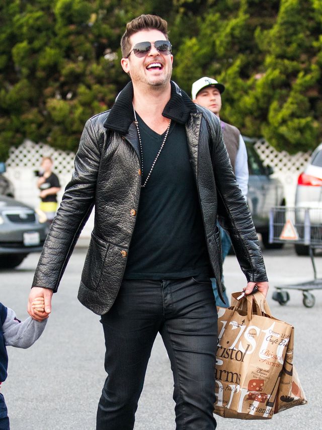 Żonaty Robin Thicke flirtuje z seksowną dziewczyną