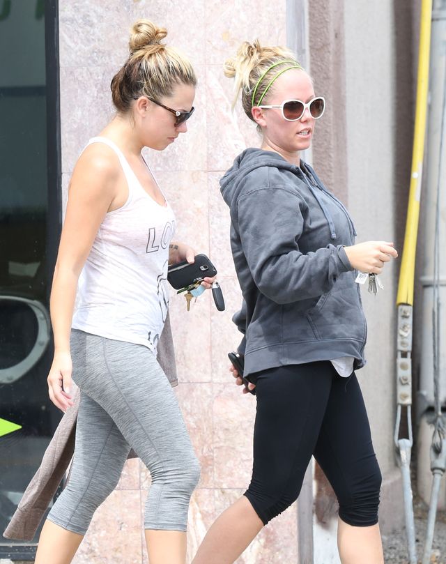 Kendra Wilkinson imprezuje bez męża 