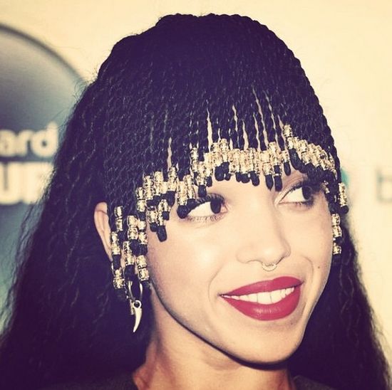 Dziewczyna Roberta Pattinsona pozuje pozuje już topless Dziewczyna Roberta Pattinsona pozuje pozuje już topless