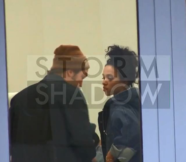 Robert Pattinson zabrał FKA Twigs na zakupy do Paryża (FOTO) Robert Pattinson zabrał FKA Twigs na zakupy do Paryża (FOTO)