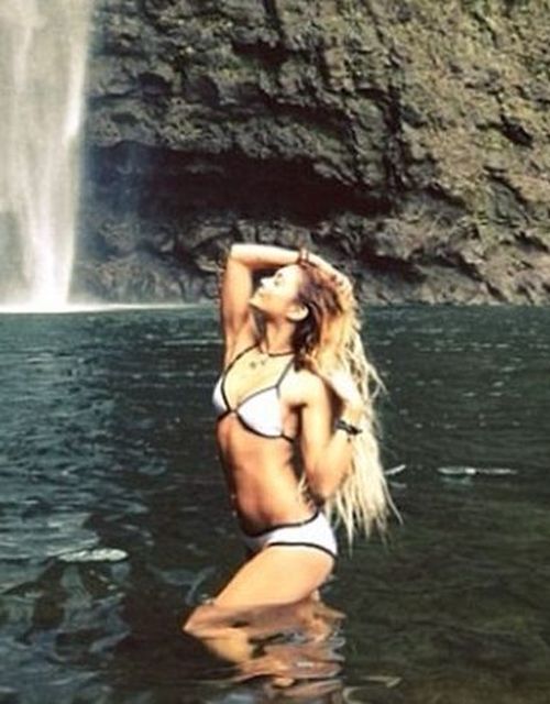 Vanessa Hudgens jak z fototapety (FOTO)