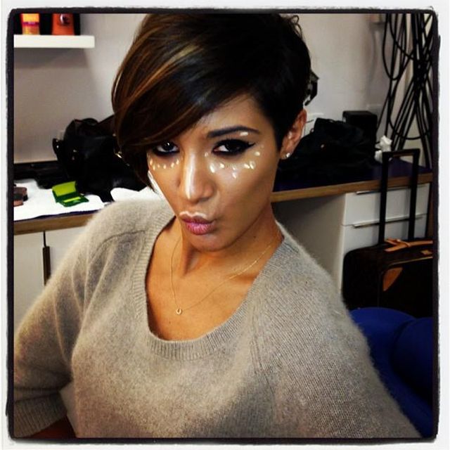 Frankie Sandford ćwiczy z dzieckiem w nosidle (FOTO)