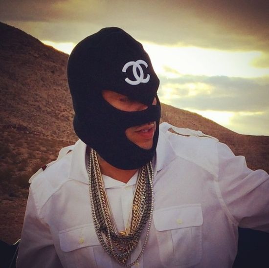 Tajemnicza kobieta w łóżku French Montany