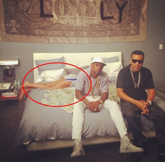 Tajemnicza kobieta w łóżku French Montany