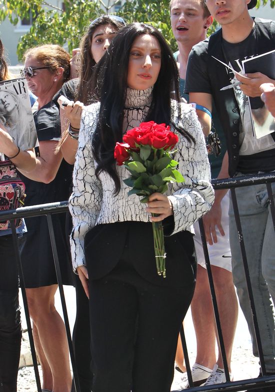 Kto założył dwa inne buty? (FOTO)