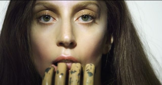 Chuda i naga Lady Gaga (FOTO) Chuda i naga Lady Gaga (FOTO)