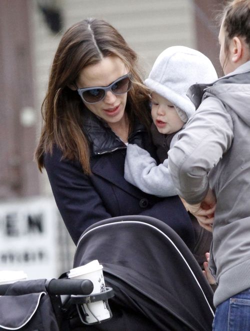 Ben Affleck sam zajmuje się córkami (FOTO)