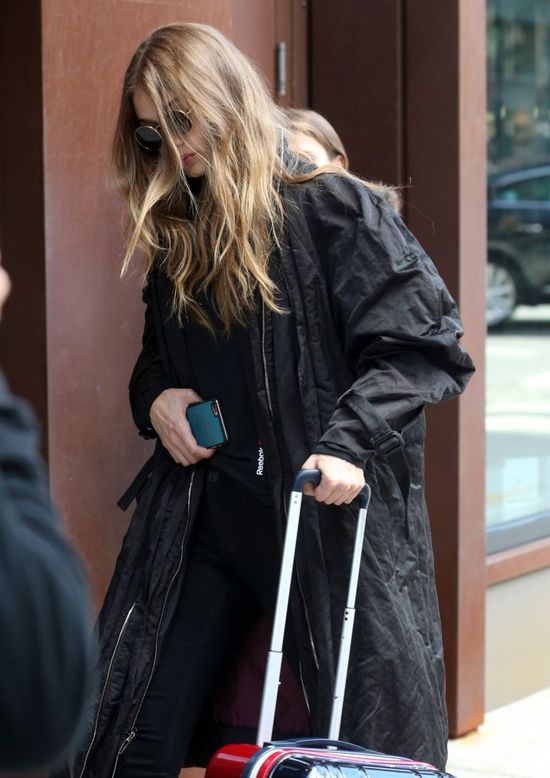 Podróż samolotem z Gigi Hadid to opowieść niczym z horroru