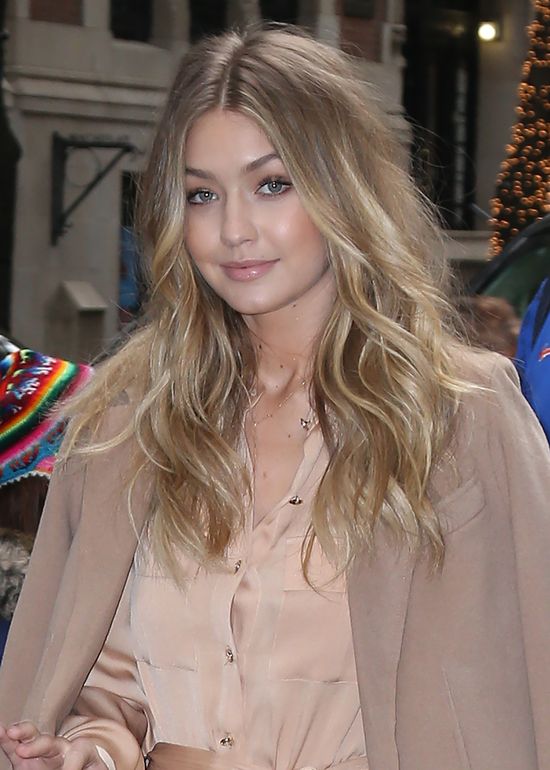 Gigi Hadid NAGO na okładce Vogue'a! (FOTO)