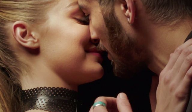 Gigi Hadid wystąpiła w nowym klipie Zayna Malika! (VIDEO) Gigi Hadid wystąpiła w nowym klipie Zayna Malika! (VIDEO)