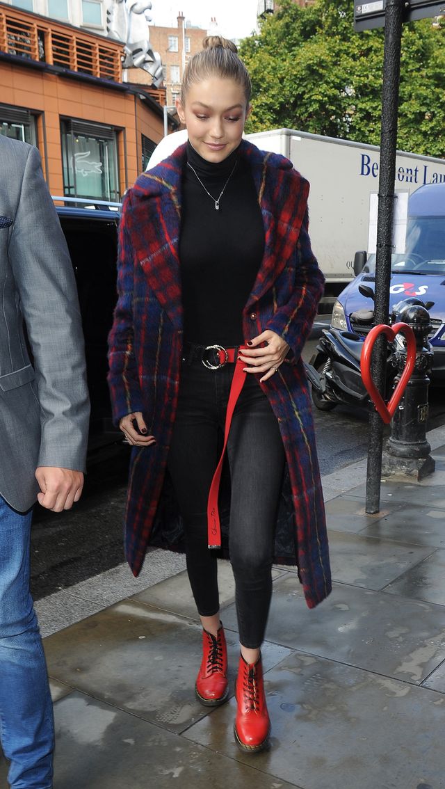 Gigi Hadid pokazała OWŁOSIONE PACHY. Fani nie mogą jej tego wybaczyć