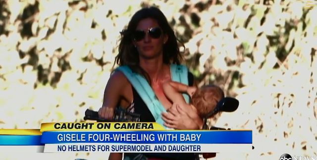 Gisele Bundchen, w jednej ręce dziecko, w drugiej kierownica