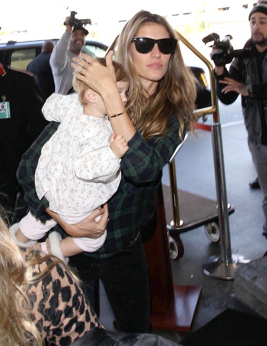 Córeczka Gisele Bundchen pod obstrzałem paparazzi (FOTO)