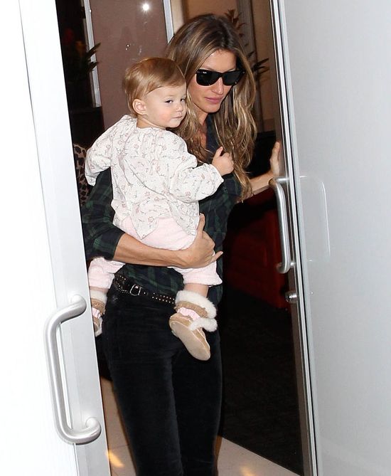 Córeczka Gisele Bundchen pod obstrzałem paparazzi (FOTO)