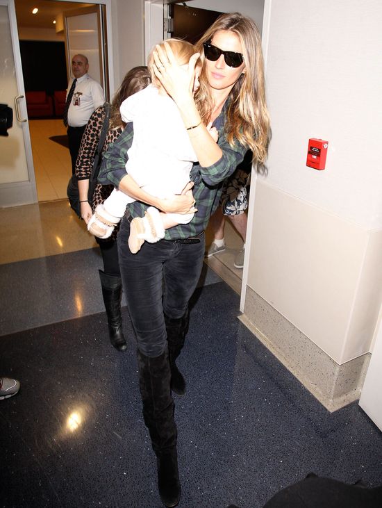 Córeczka Gisele Bundchen pod obstrzałem paparazzi (FOTO)