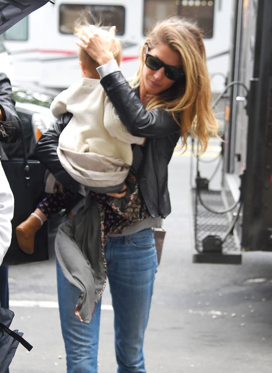 Gisele Bundchen zabrała córeczkę do pracy (FOTO)