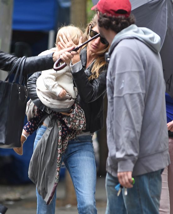 Gisele Bundchen zabrała córeczkę do pracy (FOTO)