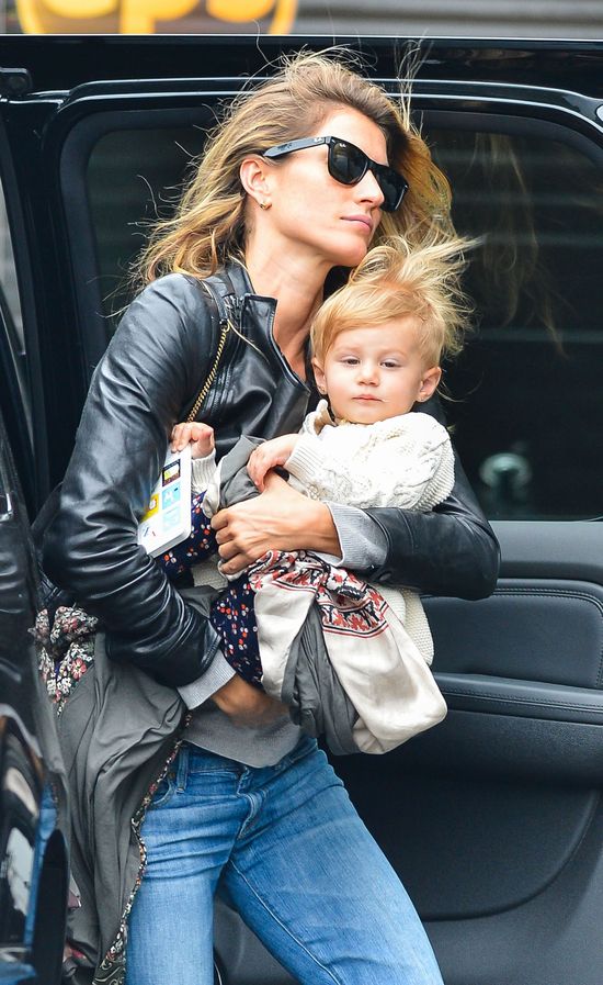 Gisele Bundchen zabrała córeczkę do pracy (FOTO)