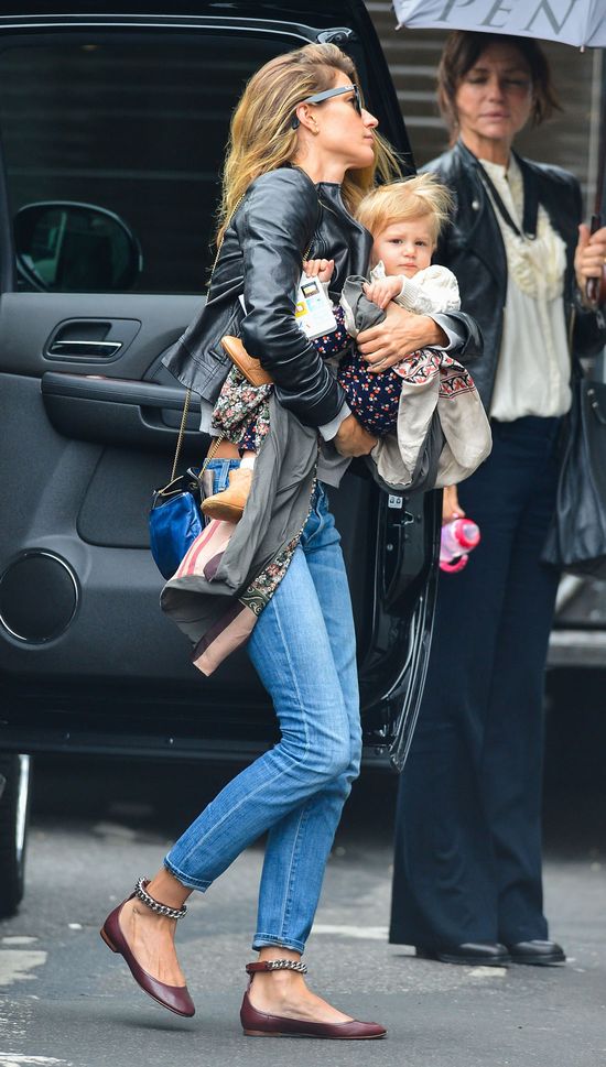 Gisele Bundchen zabrała córeczkę do pracy (FOTO)