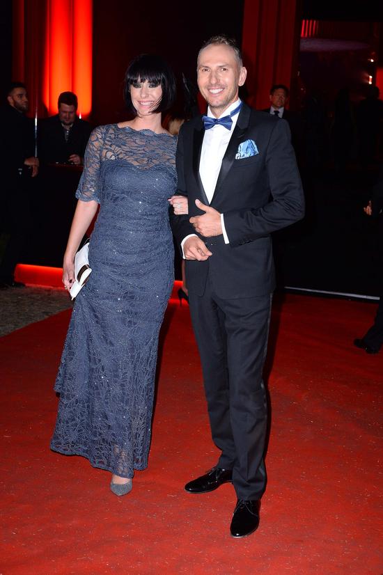 Krzysztof Gojdź już nie chodzi sam na imprezy (FOTO)