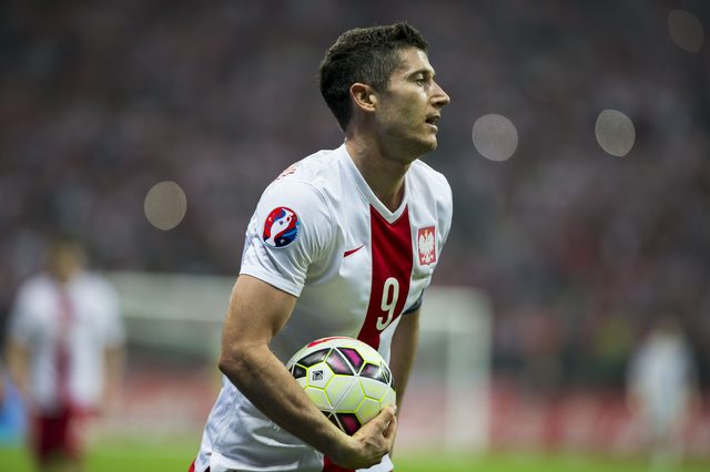 Gojdź przyjrzał się twarzy Roberta Lewandowskiego z bliska Gojdź przyjrzał się twarzy Roberta Lewandowskiego z bliska