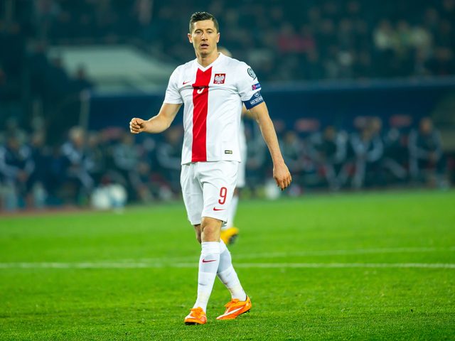 Gojdź przyjrzał się twarzy Roberta Lewandowskiego z bliska Gojdź przyjrzał się twarzy Roberta Lewandowskiego z bliska