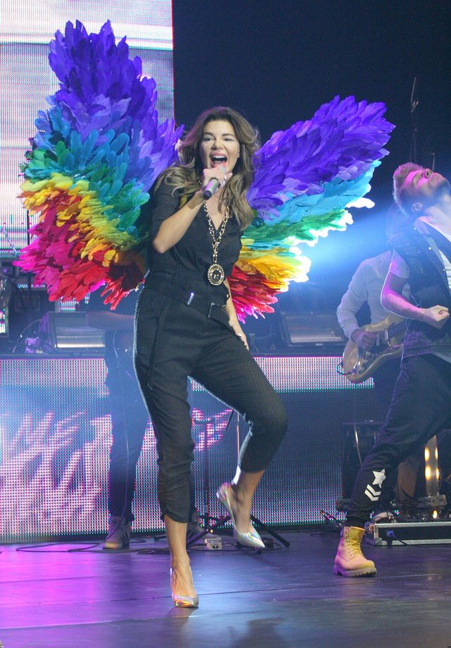 Mając TAKIE nogi powinna non stop nosić mini (FOTO)