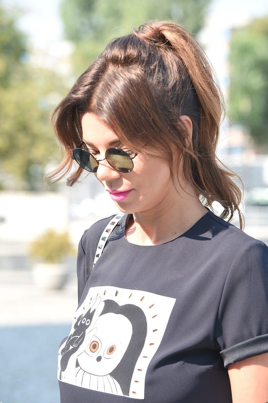 Edyta Górniak chłodziła się pod tęczą na Placu Zbawiciela Edyta Górniak chłodziła się pod tęczą na Placu Zbawiciela