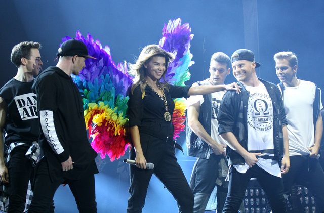 Mając TAKIE nogi powinna non stop nosić mini (FOTO)