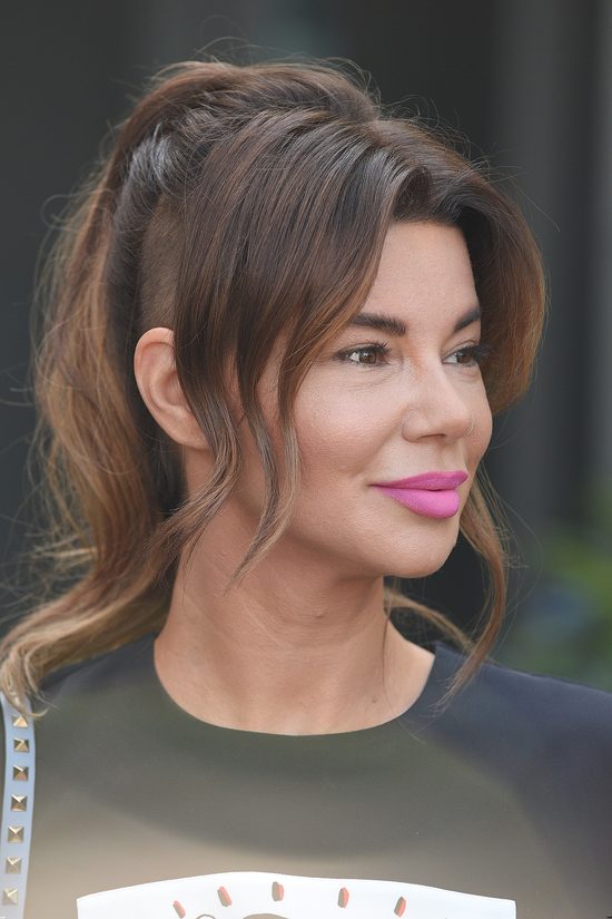 Edyta Górniak chłodziła się pod tęczą na Placu Zbawiciela Edyta Górniak chłodziła się pod tęczą na Placu Zbawiciela