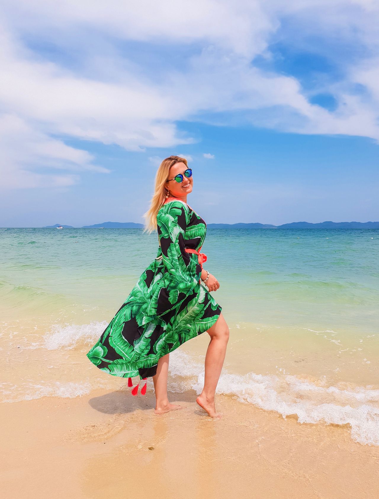 Ponętna Gosia Andrzejewicz na plaży w Tajlandii (ZDJĘCIA)