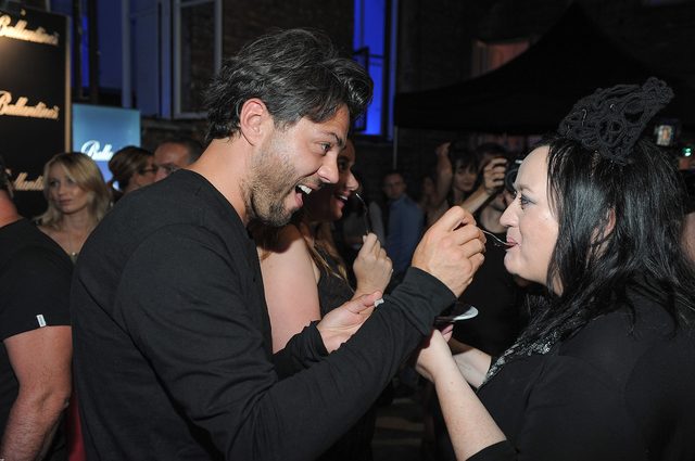 Jak żyć? Gosia Baczyńska sprzedaje ubrania w Rossmanie