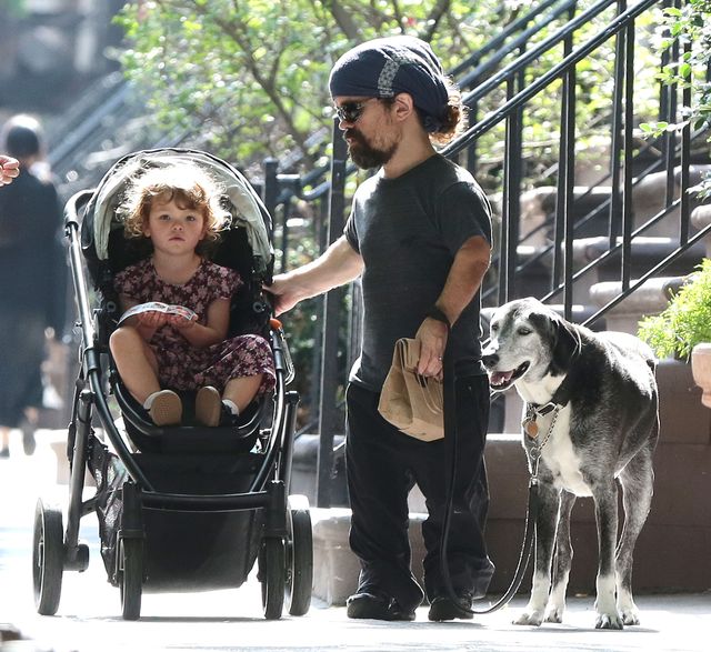 Peter Dinklage przyłapany z rodzinką (FOTO)