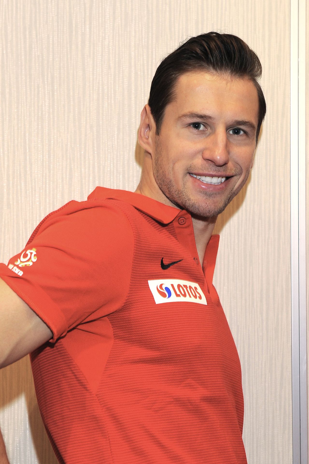 Krychowiak  znów  zaskoczył stylizacją: „Mordo, przewróć sweter na drugą stronę”