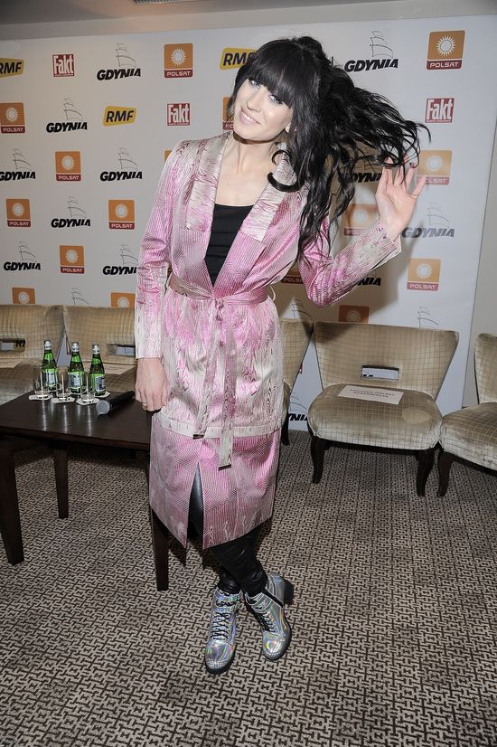 Grzeszczak w szlafroku, Doda w sexy mini (FOTO)