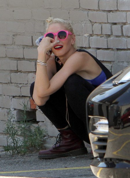 Gwen Stefani nie może się odkleić od telefonu (FOTO)