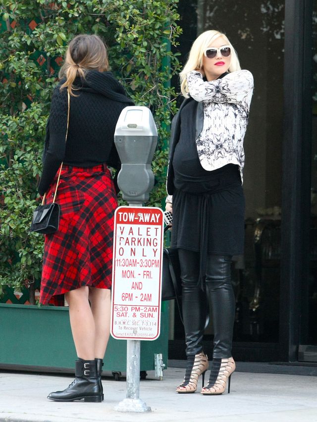 Pierwsza sweet focia Gwen Stefani z ciążowym brzuchem (FOTO)