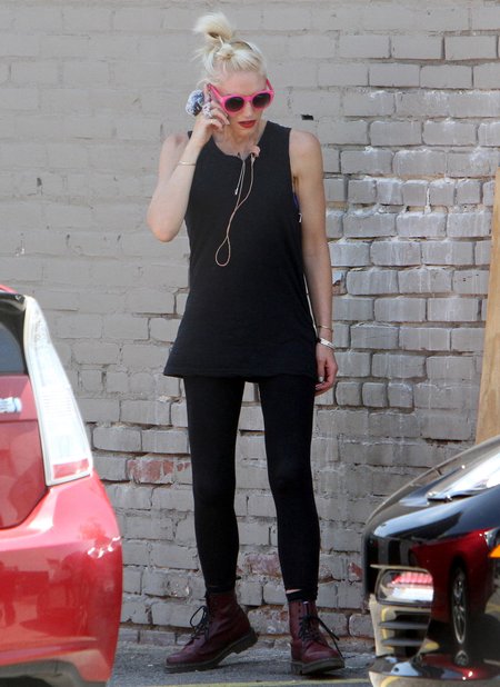 Gwen Stefani nie może się odkleić od telefonu (FOTO)