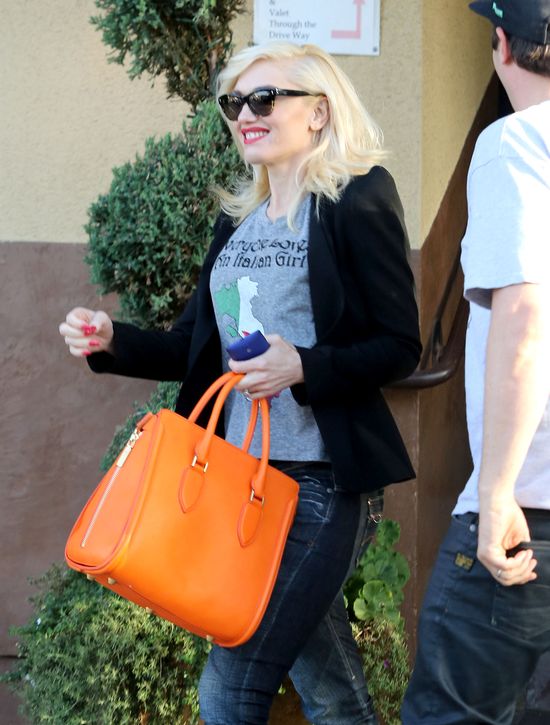 Co kryje torebka Gwen Stefani?  