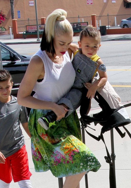 Nie uwierzysz, jak często Gwen Stefani farbuje odrosty