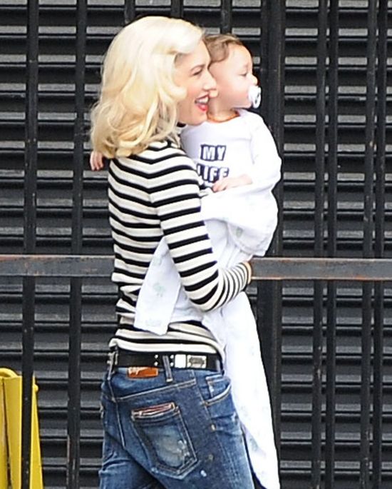 Ta modna mama zawsze dba o stylówkę synka.  (FOTO)