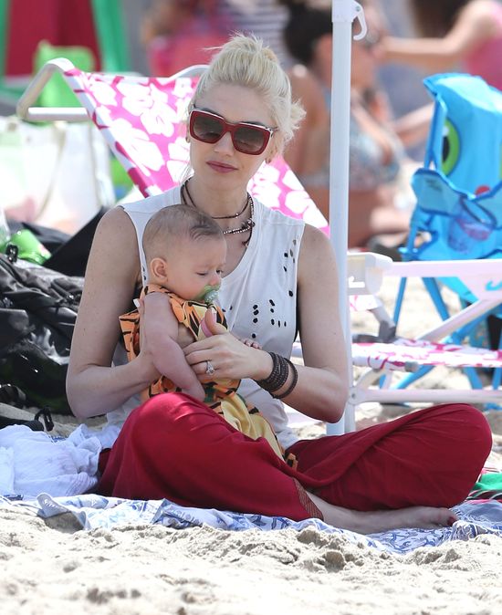 Ten maluch już się przyzwyczaja do paparazzi (FOTO) Ten maluch już się przyzwyczaja do paparazzi (FOTO)