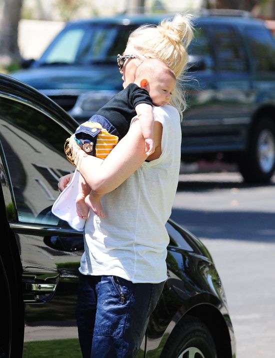 Ten maluszek ma dopiero dwa i pół miesiąca (FOTO)