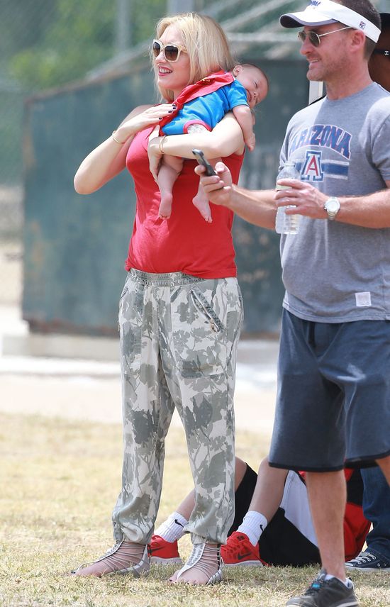 Gwen Stefani przebrała synka za Spidermana (FOTO)