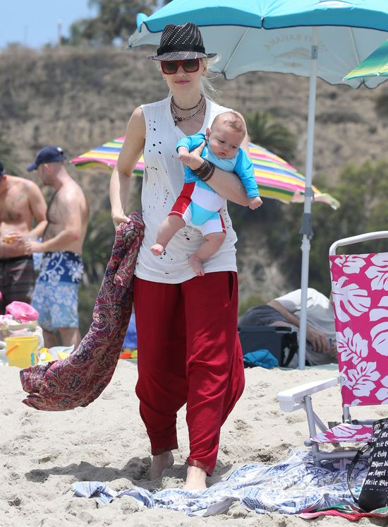 Ten maluch już się przyzwyczaja do paparazzi (FOTO) Ten maluch już się przyzwyczaja do paparazzi (FOTO)