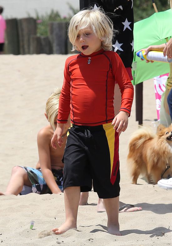 Gwen Stefani ukrywa się przed słońcem Gwen Stefani ukrywa się przed słońcem